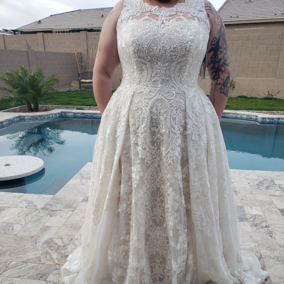 Oleg Cassini Wedding gown 8CWG780 Size 16W - Picture 1 of 13
